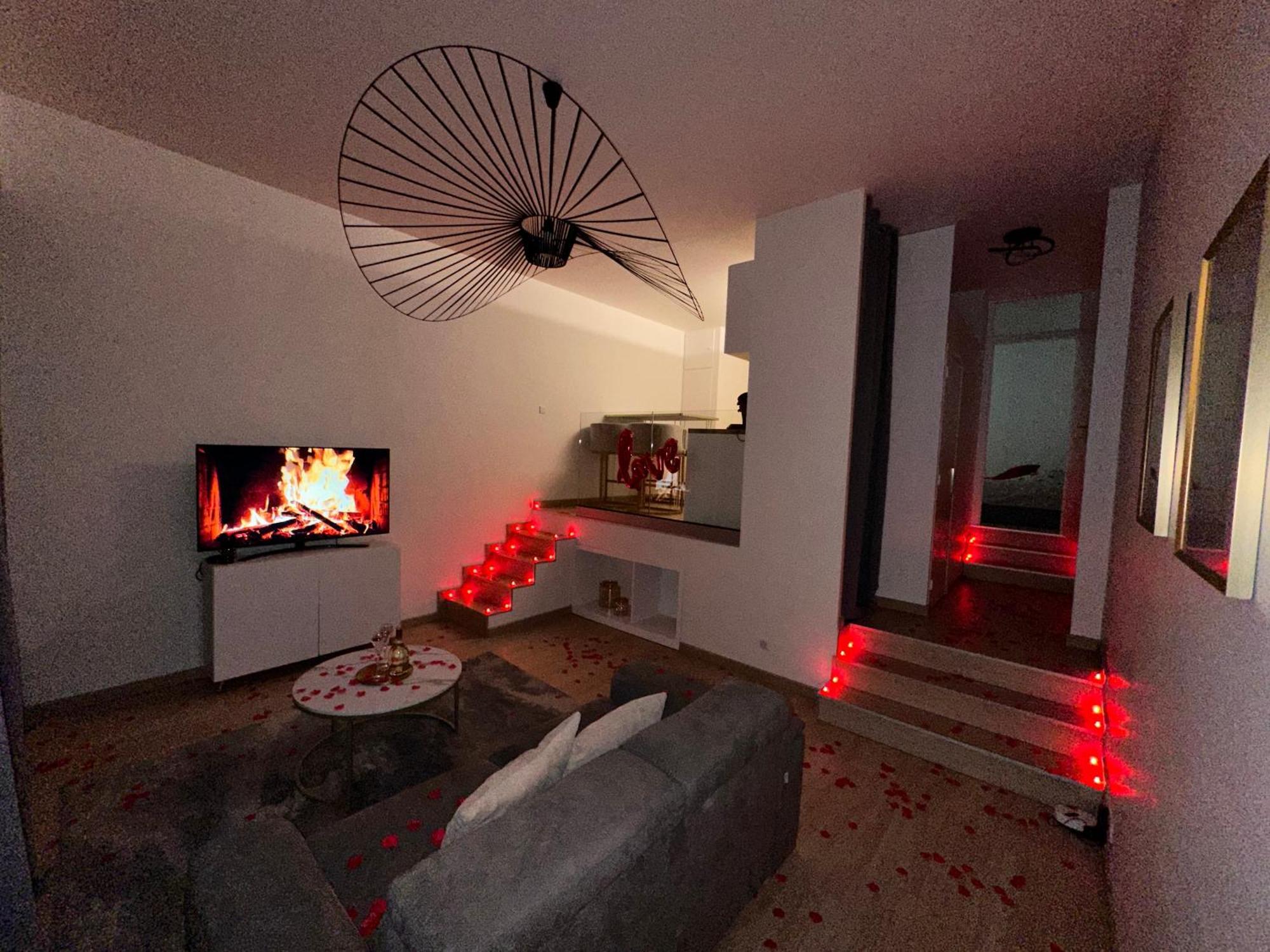 2 Pieces - Parking - Jacuzzi - Food & Drink - Love Мантон Екстер'єр фото